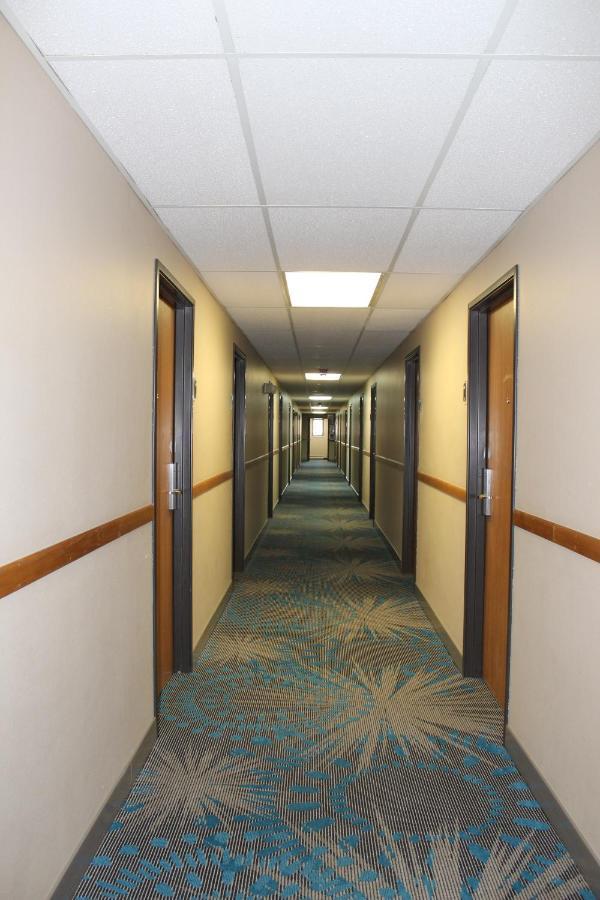 Reston Inn & Suites Spencer Exteriér fotografie