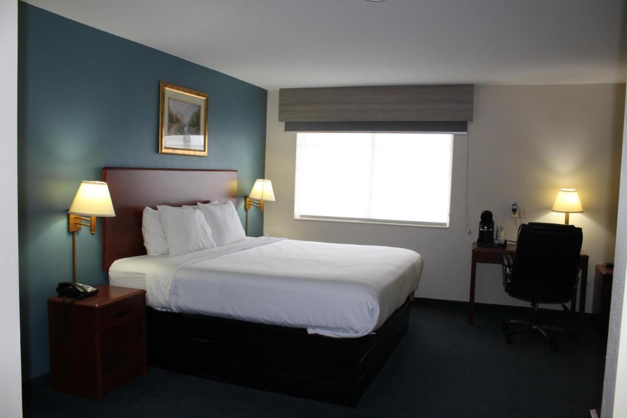 Reston Inn & Suites Spencer Exteriér fotografie