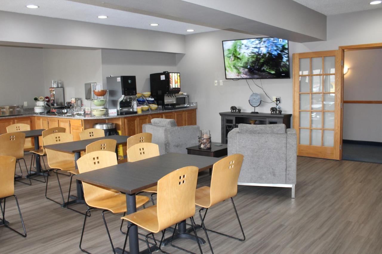 Reston Inn & Suites Spencer Exteriér fotografie