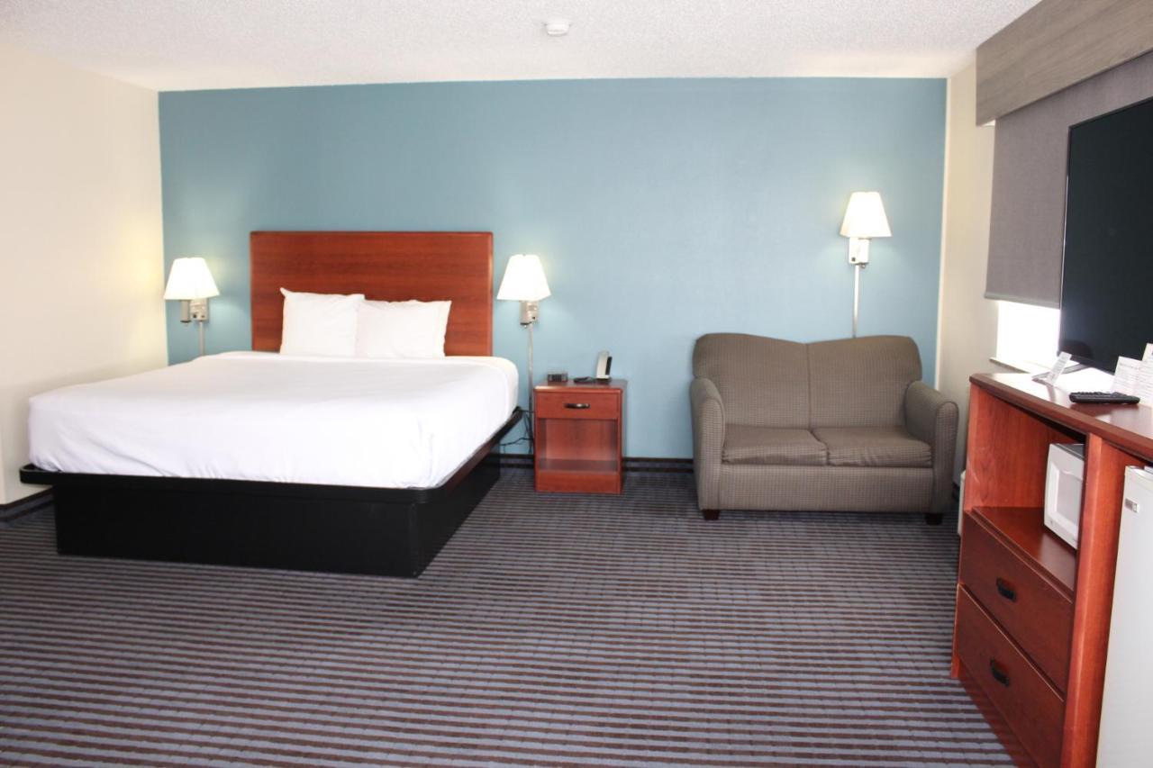 Reston Inn & Suites Spencer Exteriér fotografie
