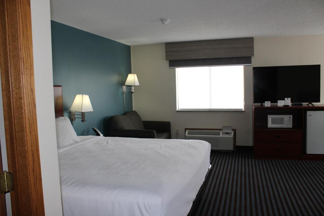 Reston Inn & Suites Spencer Exteriér fotografie