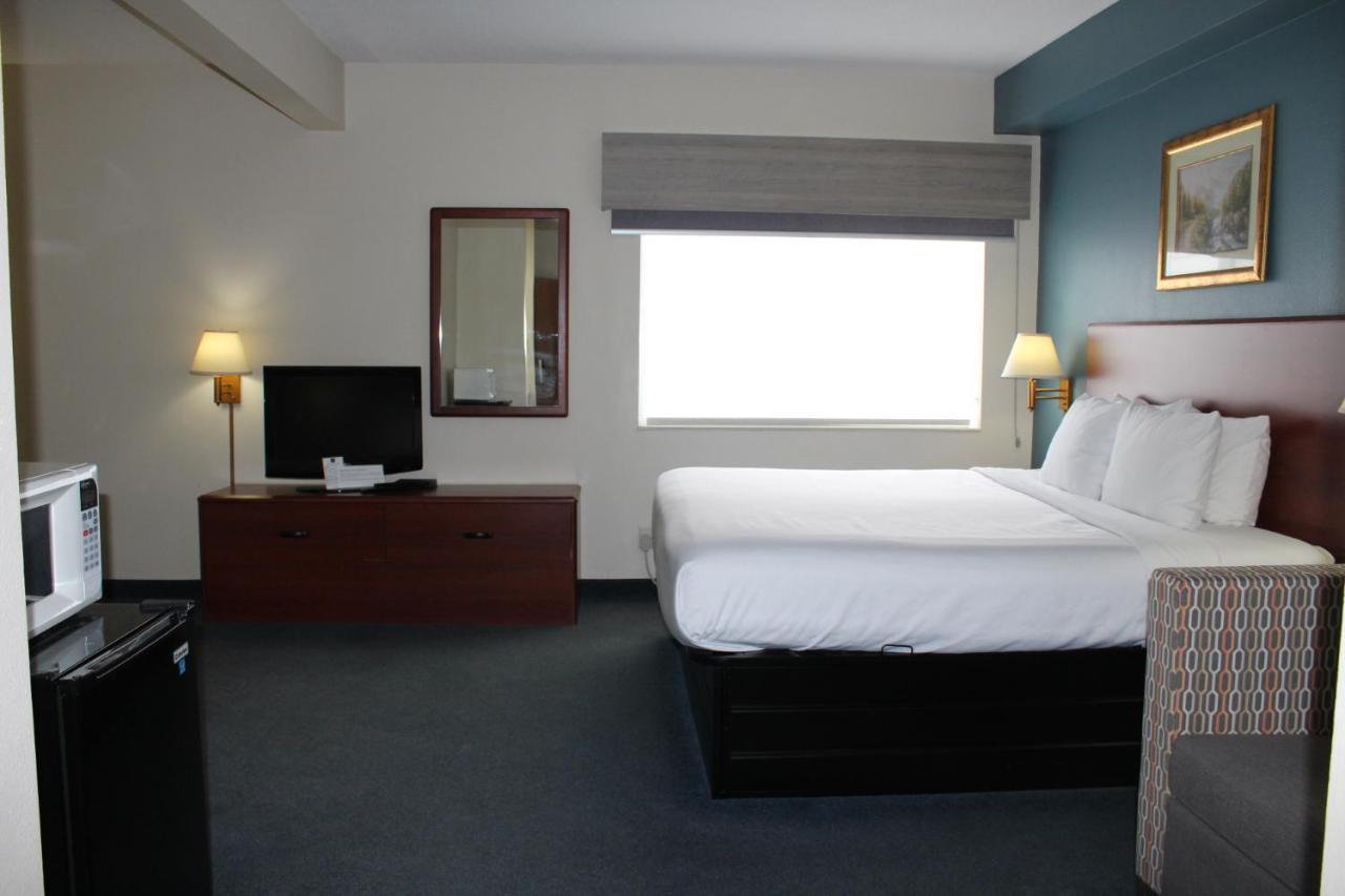 Reston Inn & Suites Spencer Exteriér fotografie