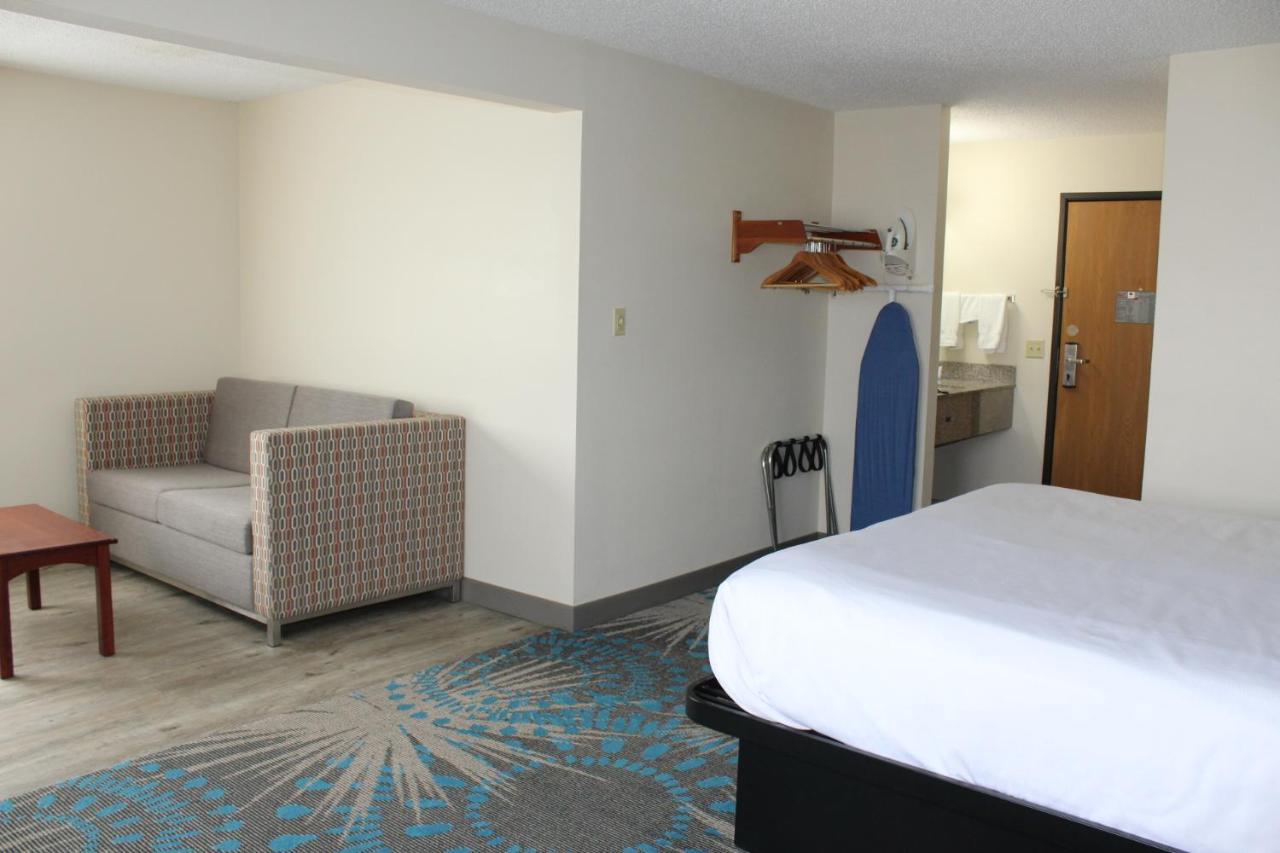 Reston Inn & Suites Spencer Exteriér fotografie